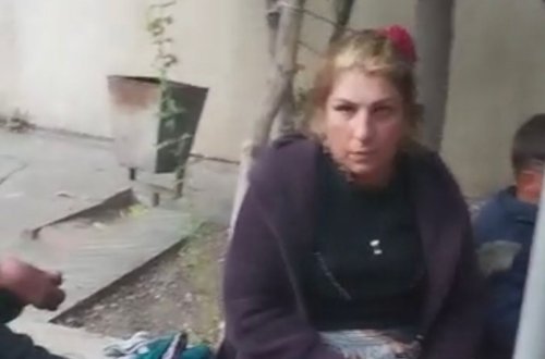 Bakı metrosunda 4 azyaşlını dilənçiliyə sövq edən qadın saxlanılıb