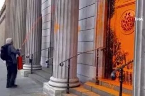 Ətraf mühit fəalları Londonu narıncı rəngə boyayıblar