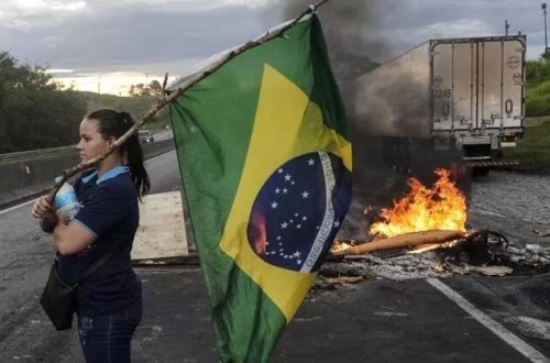 Braziliyada Bolsonaro üsyanı: Etirazçılar yolları BAĞLADILAR