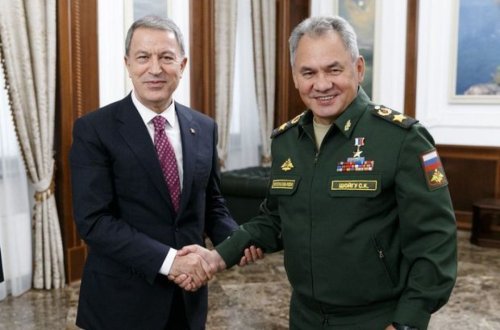 Rusiya və Türkiyə müdafiə nazirləri taxıl dəhlizini müzakirə ediblər