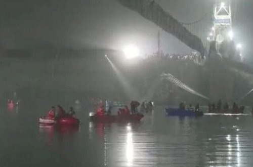 Hindistanda körpünün uçması nəticəsində ölənlərin sayı 141 nəfərə çatıb