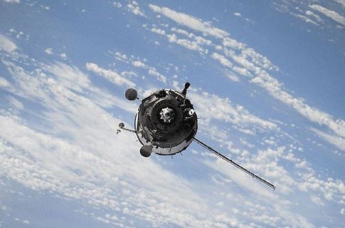 Çinin raketi nəzarətsiz şəkildə Yerə düşüb