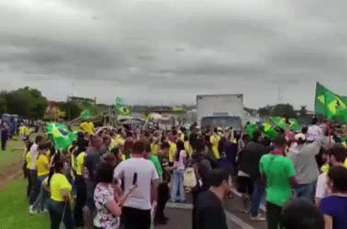 Braziliyada Bolsonaro tərəfdarlarının üzərinə avtomobil düşüb