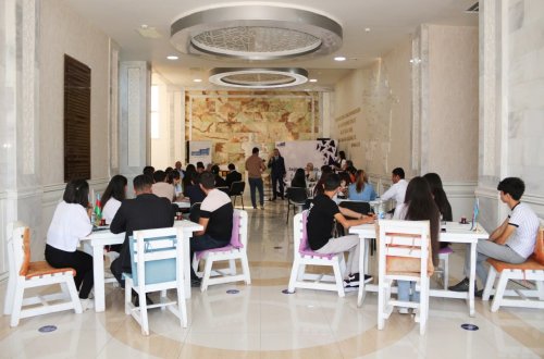 Deputat 500-dən yuxarı bal toplamış tələbələrlə görüşdü - UCARDA