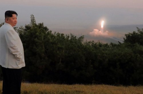 Ağ Ev: ABŞ Kim Çen Ina ilkin şərt olmadan görüşməyi təklif edir