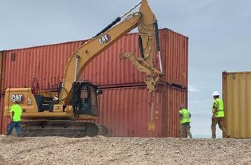 ABŞ-Meksika sərhəddində konteynerlərdən divar tikildi