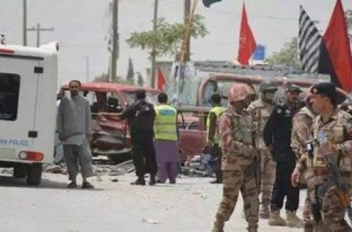 Pakistanda 150-dən çox quldur təhlükəsizlik məntəqələrinə hücum edib : 5 ÖLÜ