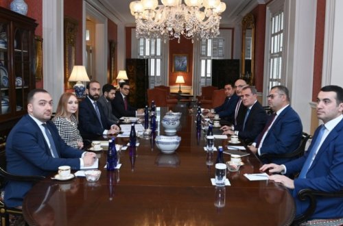 Azərbaycan və Ermənistan XİN başçılarının görüşü başlayıb