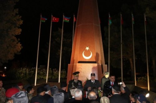 Zəfər Günü ərəfəsində türkiyəli qazilər Bakıya səfər edib