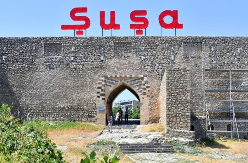 Şuşada Zəfər Günü münasibəti ilə hərbçilərin yürüşü keçirilib