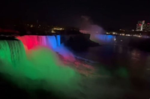 Niaqara şəlaləsi Azərbaycan bayrağının rənglərinə büründü - VİDEO