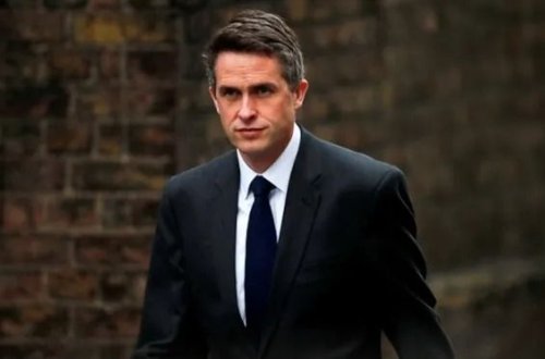 İngiltərədə 15 günlük hökumətdən ilk istefa