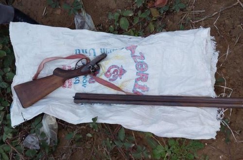 Qubada yol kənarından silah tapılıb