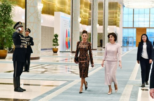 Mehriban Əliyeva Ziroatxon Mirziyoyeva ilə görüşüb