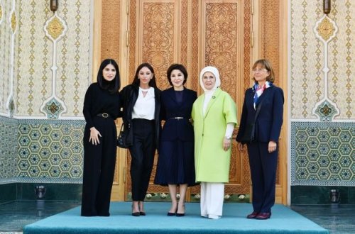 Mehriban Əliyeva “Əbədi şəhər” tarixi-etnoqrafik kompleksi ilə tanış olub - FOTO