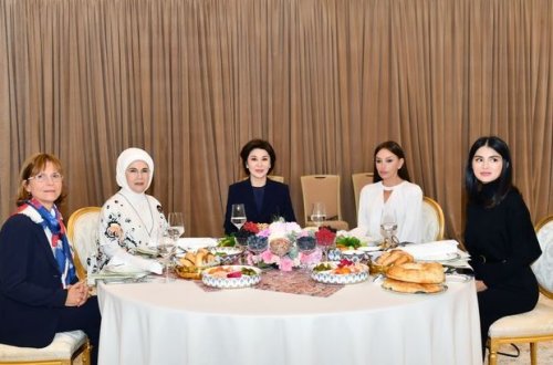 Mehriban Əliyeva Səmərqənddə təşkil olunan naharda iştirak edib - FOTO