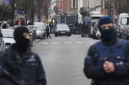 Belçikada polisə bıçaqla hücum: 2 ÖLÜ, 1 YARALI VAR