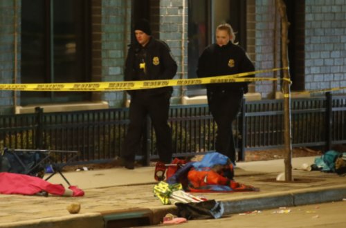 Los-Ancelesdə karnaval iştirakçılarının üzərinə avtomobil sürülüb, yaralananlar var