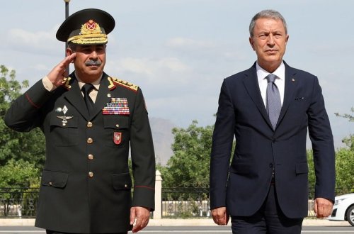 Azərbaycanın müdafiə naziri türkiyəli həmkarına başsağlığı verib