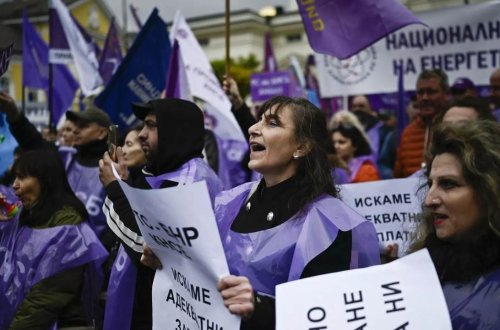 Bolqarıstanda maaşların artırılmasını tələb edən yüzlərlə insan nümayiş keçirib