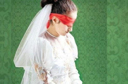 Şəmkirdə 14 yaşlı qız əmisi oğluna ƏRƏ VERİLİR