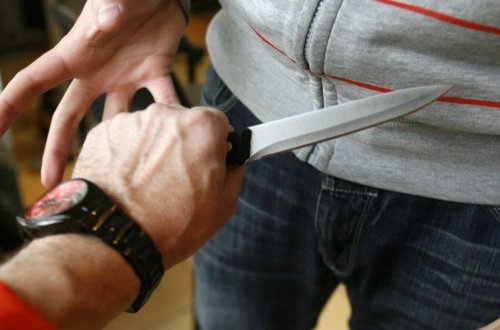 Bakıda qayın yeznəsini və onun qardaşını bıçaqlayıb