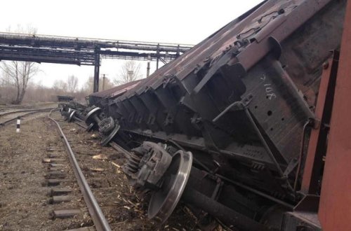 Qazaxıstanda qatar qəzası: 14 vaqon relsdən çıxdı - VİDEO