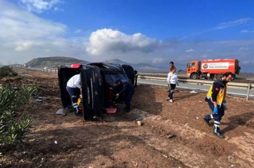 Türkiyədə mikroavtobus qəzaya uğrayıb, ölən və yaralananlar var - FOTO