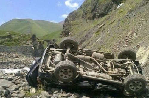 Şamaxıda avtomobil dərəyə aşıb, qadın ölüb