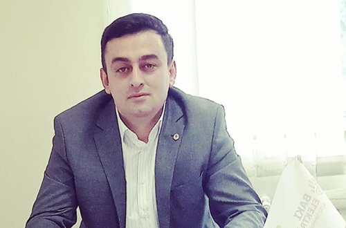 Vəzifəli şəxs ailəsi ilə qəzaya düşdü, 22 yaşlı xanımı öldü (FOTO)