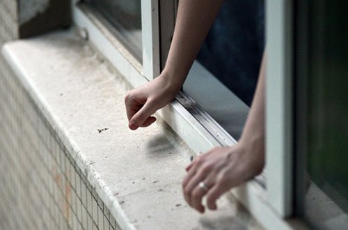 Gəncədə qadın 10-cu mərtəbədən yıxılaraq öldü