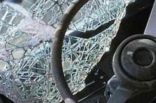 Bakıda “BMW” səkiyə çırpılıb, bir nəfər ölüb