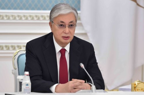 Tokayev: “Qazaxıstan indiki şəraitdə çoxvektorlu siyasət aparmalıdır”