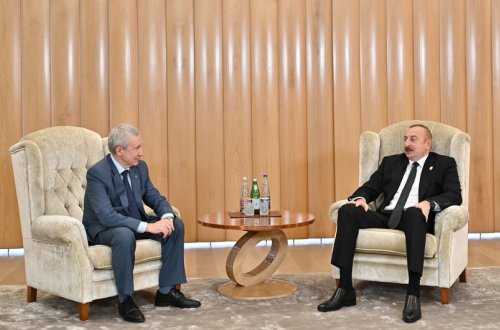 Prezident Rusiyanın “Yedinaya Rossiya” Partiyasının Ali Şurası Bürosunun üzvünü qəbul edib