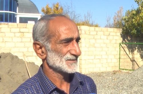 Azərbaycanlı bu kişi 53 ildir ilanlarla bir yerdə yaşayır - VİDEO