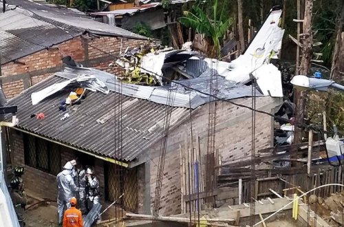 Kolumbiyada təyyarə yaşayış məntəqəsinə düşüb, 7 nəfər ölüb