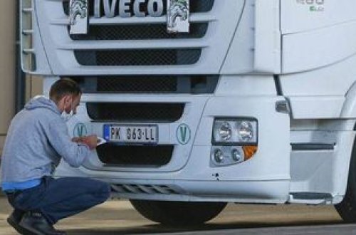 Kosovo ABŞ-ın tələbi ilə Serb nömrələrini qadağan edilməsi qərarını 2 gün təxirə salıb