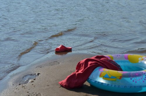 Ağdaşda 3 yaşlı uşaq su arxında batıb