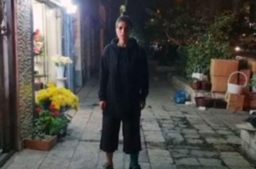 İranlı aktrisadan qadınlara dəstək: Məcburi hicabdan imtina edərək yaylığını açdı - VİDEO