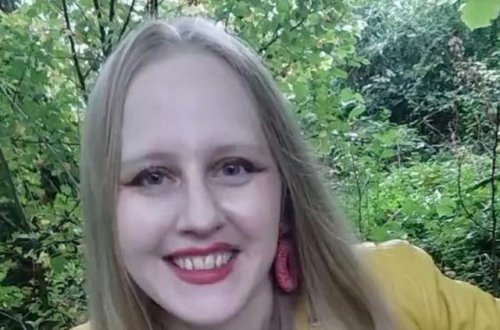 Bu gənc qadın hərəkəti ilə hər kəsi təəccübləndirir: hər yerə çılpaq gedir - FOTO