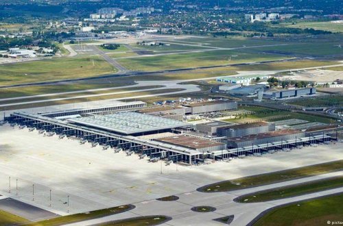 Berlin hava limanında uçuşlar bir müddət dayandırılıb