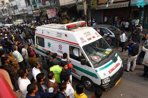 Hindistanda avtomobil onlarla insanı vuraraq xəsarət yetirib