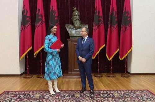 Məşhur müğənni Dua Lipa Albaniya vətəndaşlığı aldı