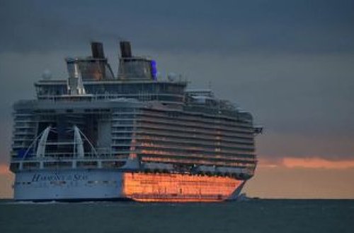 Sərnişin gəmisindən yıxılan şəxs 24 saat sonra xilas edildi