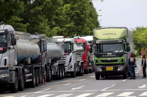 Cənubi Koreya tətil edən sürücüləri işə qayıtmağa məcbur edib