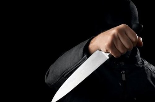 Bakıda kişi bıçaqlanaraq qətlə yetirilib, həyat yoldaşı və oğlu xəsarət alıb