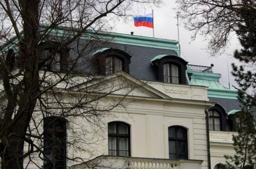 Çexiyada Rusiya səfirliyinin işıq və qazını kəsmək təklif edildi: “Qoy soyuqdan donsunlar”