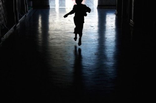 “Ana, məni vurma, günahım yoxdur...” – Atalığı tərəfindən zorlanan 11 yaşlı oğlanın yalvarışı