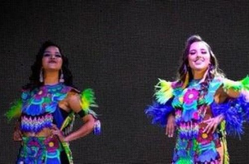 Gözəllik yarışmasında elektrik cərəyanı vuran iştirakçı yerə yıxılıb