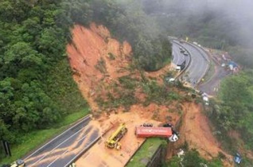 Braziliyada torpaq sürüşməsində 2 NƏFƏR ÖLÜB